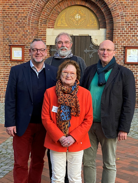 Die Vorsitzender Kreissynode, Ingrid Klebingat mit (von links) Kreispfarrer Christian Scheuer, Pastor Kai Wessels und Pastor Bernhard Busemann.