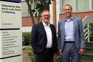 Das neue Leitungsteams des DW im Oldenburger Land (von links nach rechts): Pfarrer Christian Scheuer (ab Januar 2027 Theologischer Vorstand) und dem Kaufmännischen Vorstand Mario Behrends.