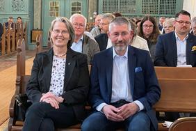 Burkhard Streich und Ehefrau Susanne bei der Verabschiedung in der St.-Florian-Kirche zu Sillenstede.