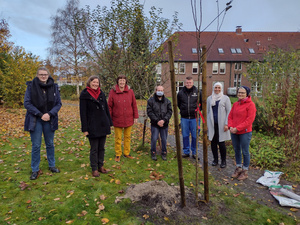 Br. Franziskus/Diakonie. Auf den Bildern sind Diakonie-Mitarbeitende um Geschäftsführerin Hilke Schwarting-Boer und Pastorin von Fintel (Heppens) zu sehen.