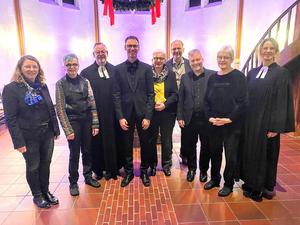 Foto von links nach rechts: Claudia Weiken (GKR Bant), Landeskirchenmusikdirektorin Beate Besser, Kreispfarrer Christian Scheuer, Christel Schürmann (Lesung), Pastor Stefan Stalling, Kreiskantor Klaus Wedel, Sigrid Raschke (Assistentin), Pastorin Anke Stalling