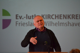 Pfarrer Jürgen Walter aus Hohenkirchen berichteten über die Schritte zur Entwicklung einer Kirchengemeinde Wangerland